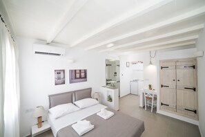 Studio (Elegant)
