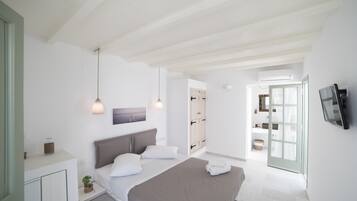 Deluxe Double Room, 1 Bedroom, City View (Sea or City view) | Premium bedding, down duvets, in-room safe, desk