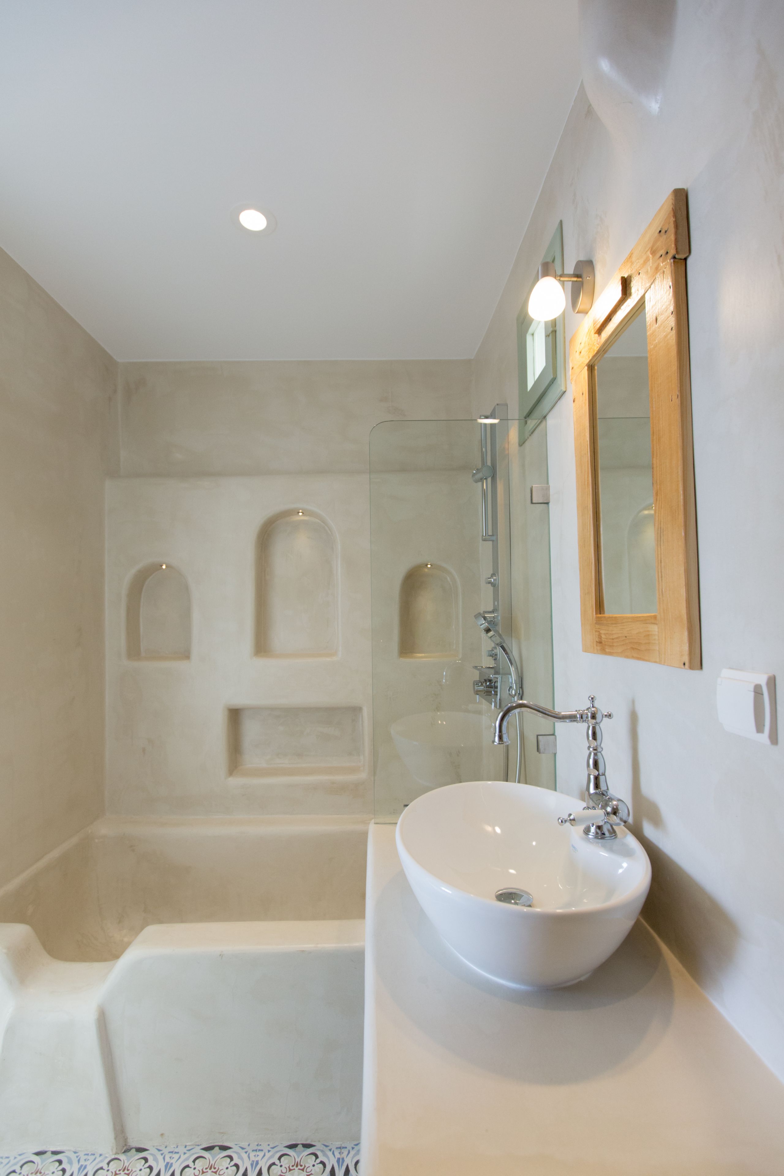 exclusive double room, 1 queen bed, refrigerator, garden area | bathroom | hydromassage showerhead, designer toiletries, hair dryer, slippers