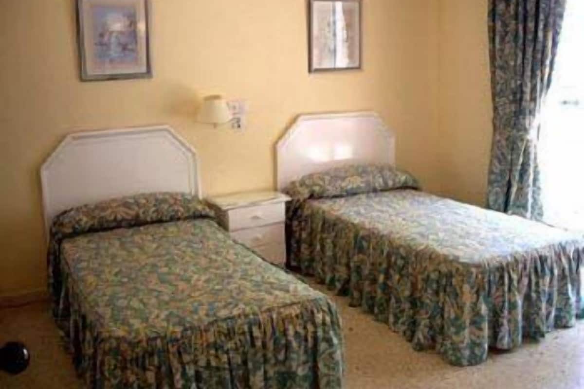 Apartamento, 1 habitación | Escritorio, tabla de planchar con plancha, camas supletorias