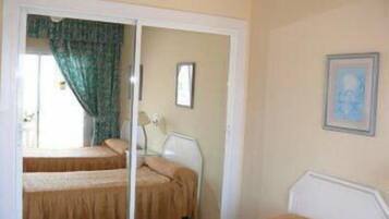 Appartement Supérieur, 1 chambre, vue mer | Bureau, fer et planche à repasser, lits pliants/supplémentaires