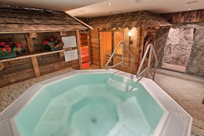 Sauna, hot tub, steam room
