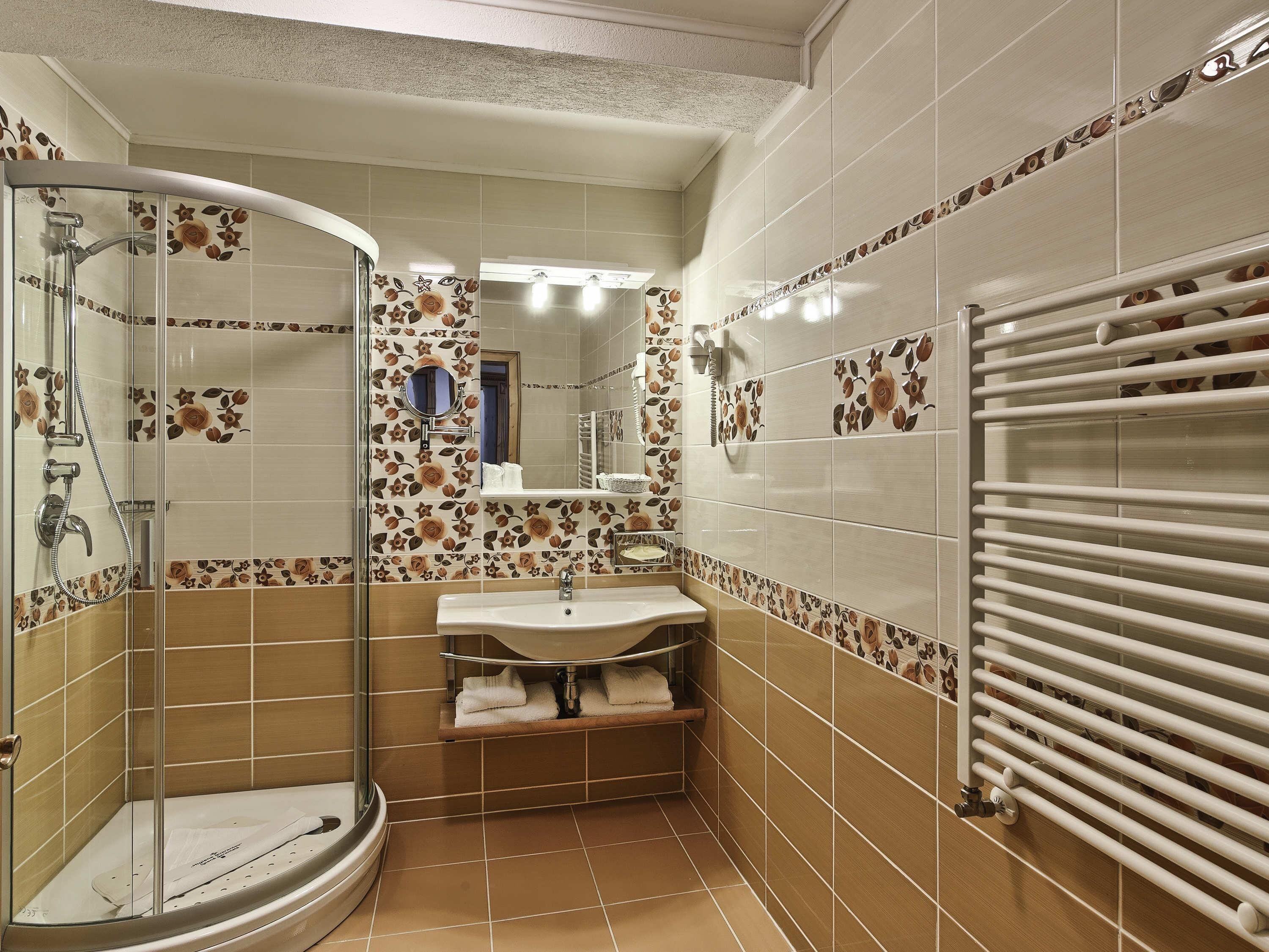 Pillowtop beds, minibar, in-room safe, desk