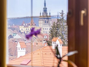 Suite – president, flere senger | Senger med overmadrass, minibar, safe på rommet og skrivebord