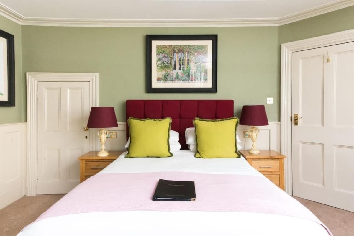 房內夾萬、熨斗/熨衫板、免費 Wi-Fi、獨特設計