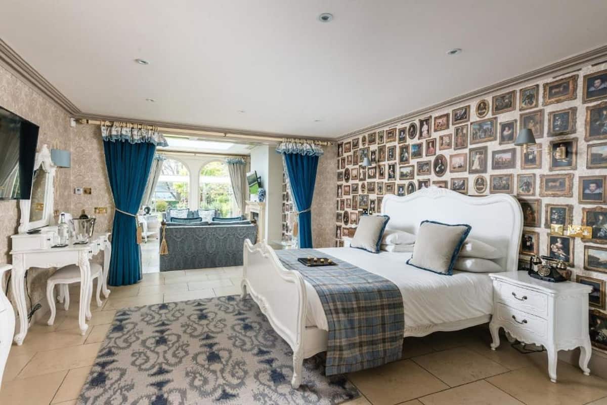 Grand suite | Een kluis op de kamer, individueel gedecoreerd, individueel gemeubileerd