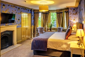 Quarto superior | Cofres nos quartos, individualmente decorados