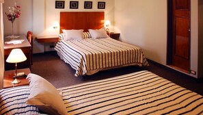 Minibar, in-room safe, soundproofing, free cots/infant beds - Hotel Posadas (Posadas)