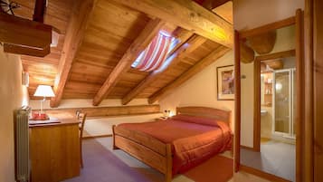 Double Room | Minibar, in-room safe, desk, free WiFi