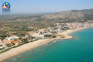 Pantai di sekitar