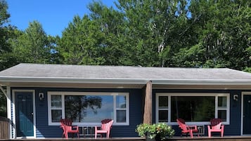 One Bedroom Cottage : One Queen Bed and pull out sofa | Terasz/udvar