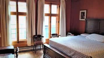 Suite, 2 Bedrooms (Raudot) | Desk, blackout drapes, iron/ironing board, free WiFi