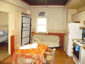 Apartment (Bochart) | Private kitchenette