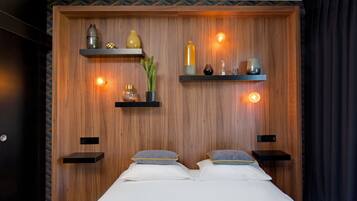 Premium bedding, in-room safe, individually decorated