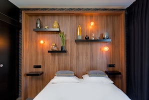 Habitación Deluxe | Ropa de cama de alta calidad y caja de seguridad en la habitación 