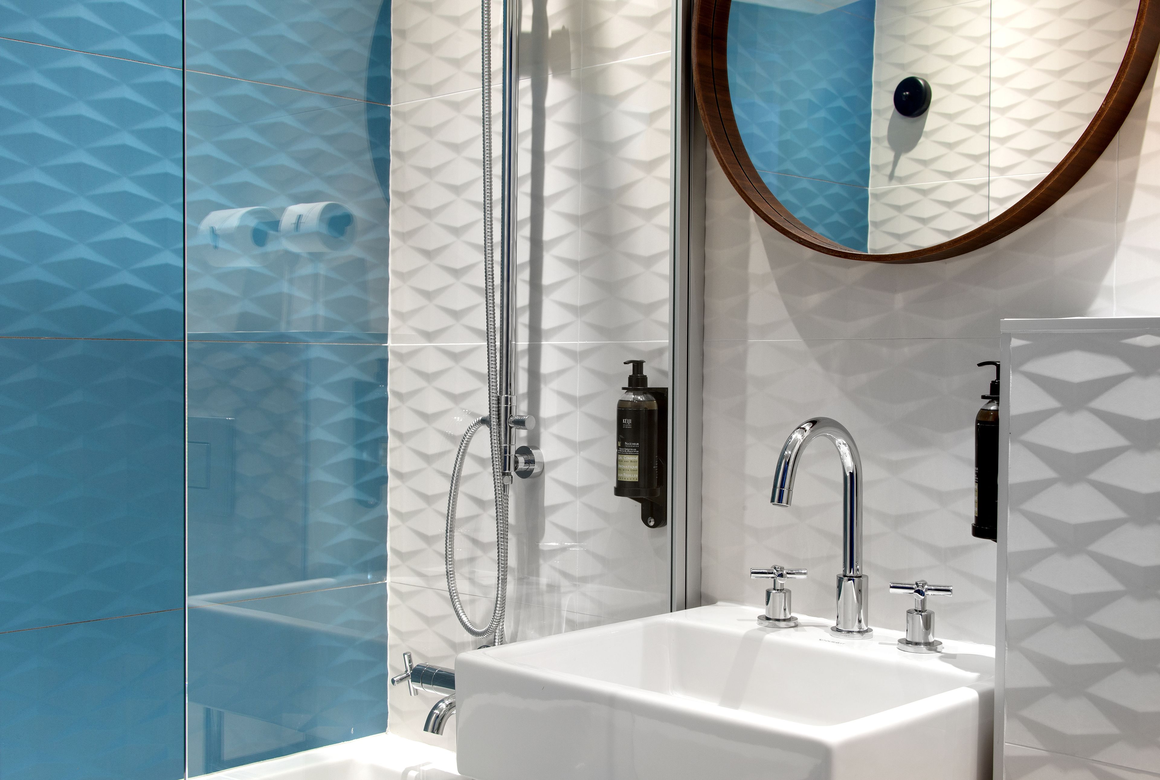 classic room | bathroom | free toiletries, hair dryer, towels