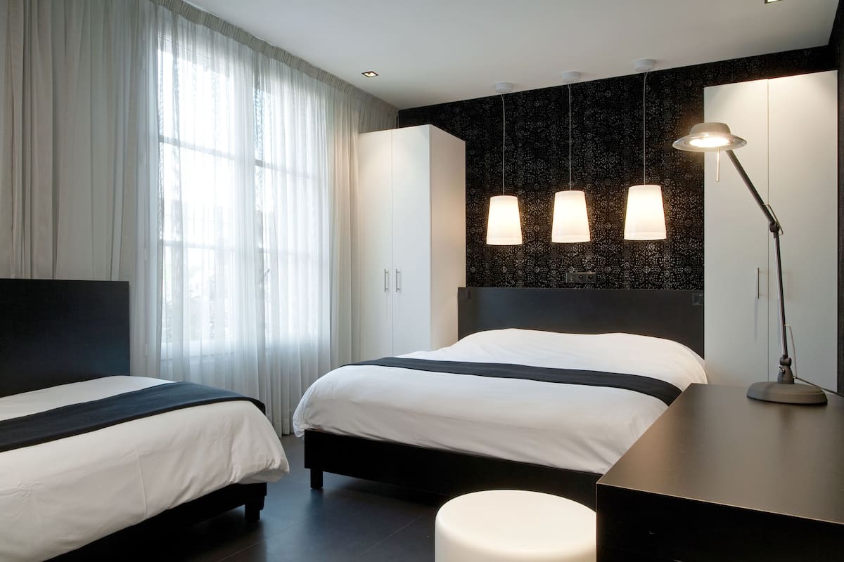 premium deluxe | premium bedding, in-room safe, individually decorated