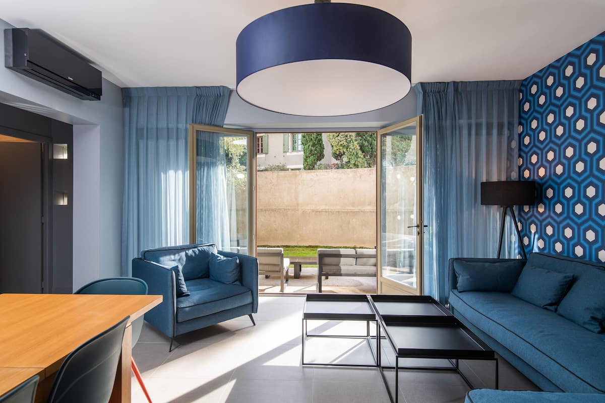 large suite | living area | flat-screen tv