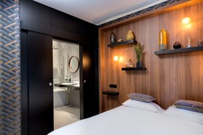 Deluxe Room | Premium bedding, in-room safe, individually decorated - Hôtel Montmorency (Carcassonne)