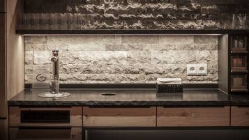 Sauna, hot tub, Turkish bath/hammam, body treatments, body wraps