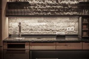 Sauna, hot tub, Turkish bath, body treatments, body wraps, body scrubs