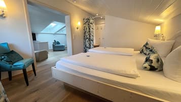 Suite | Hypo-allergenic bedding, minibar, in-room safe, desk