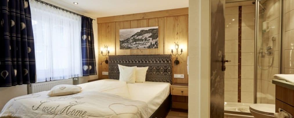 hypo-allergenic bedding, minibar, in-room safe, desk