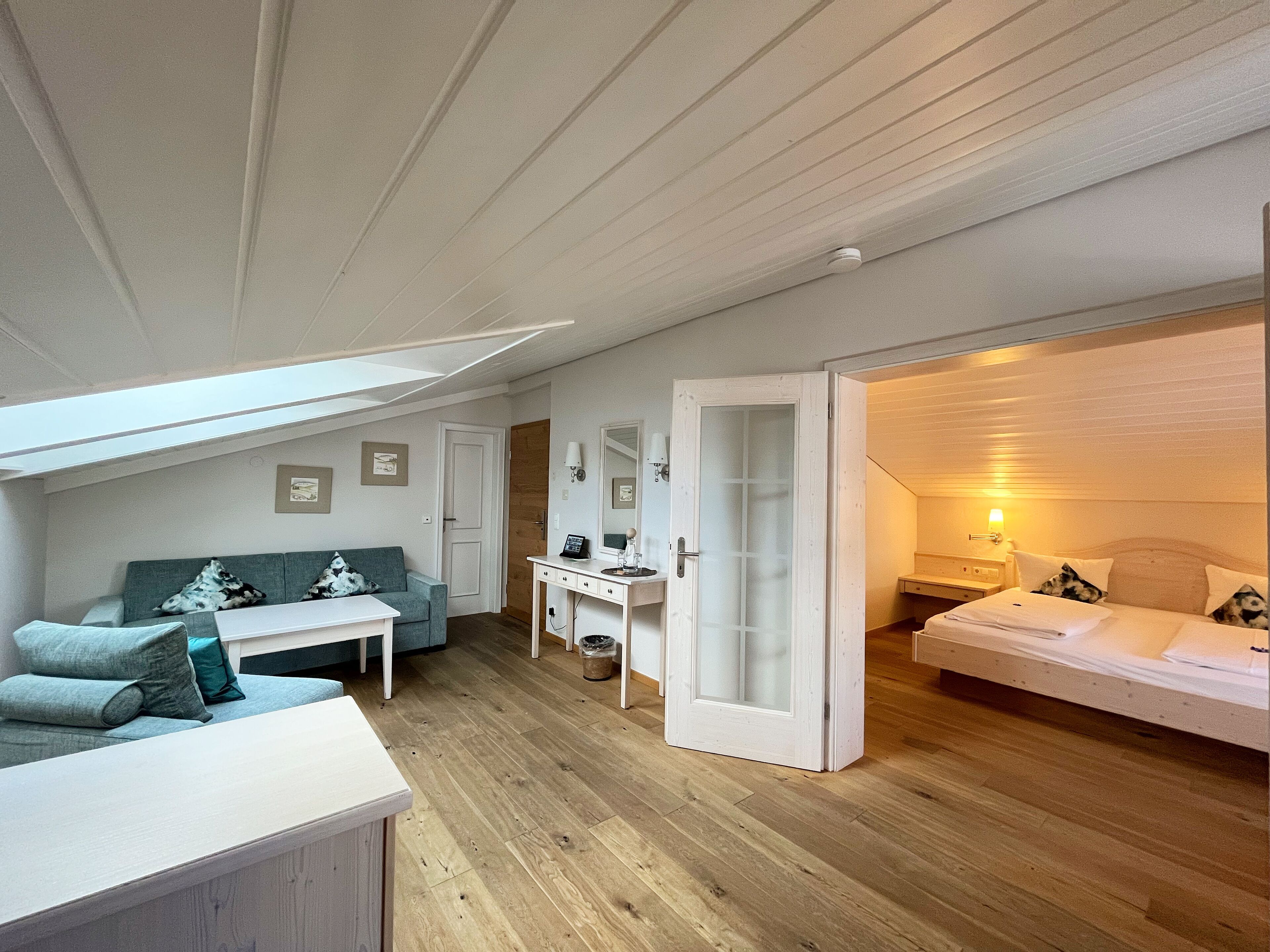 suite | hypo-allergenic bedding, minibar, in-room safe, desk