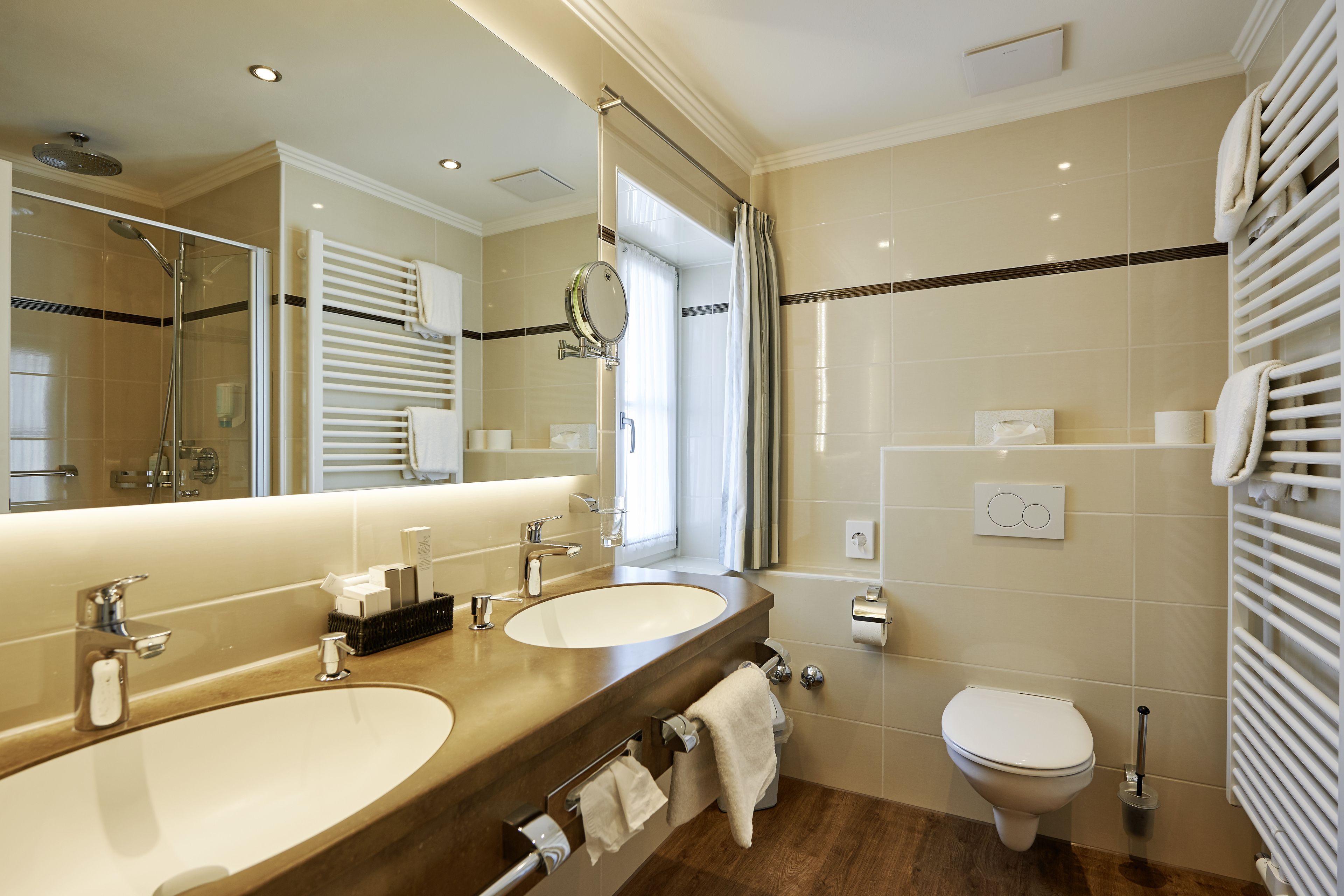 junior suite | hypo-allergenic bedding, minibar, in-room safe, desk