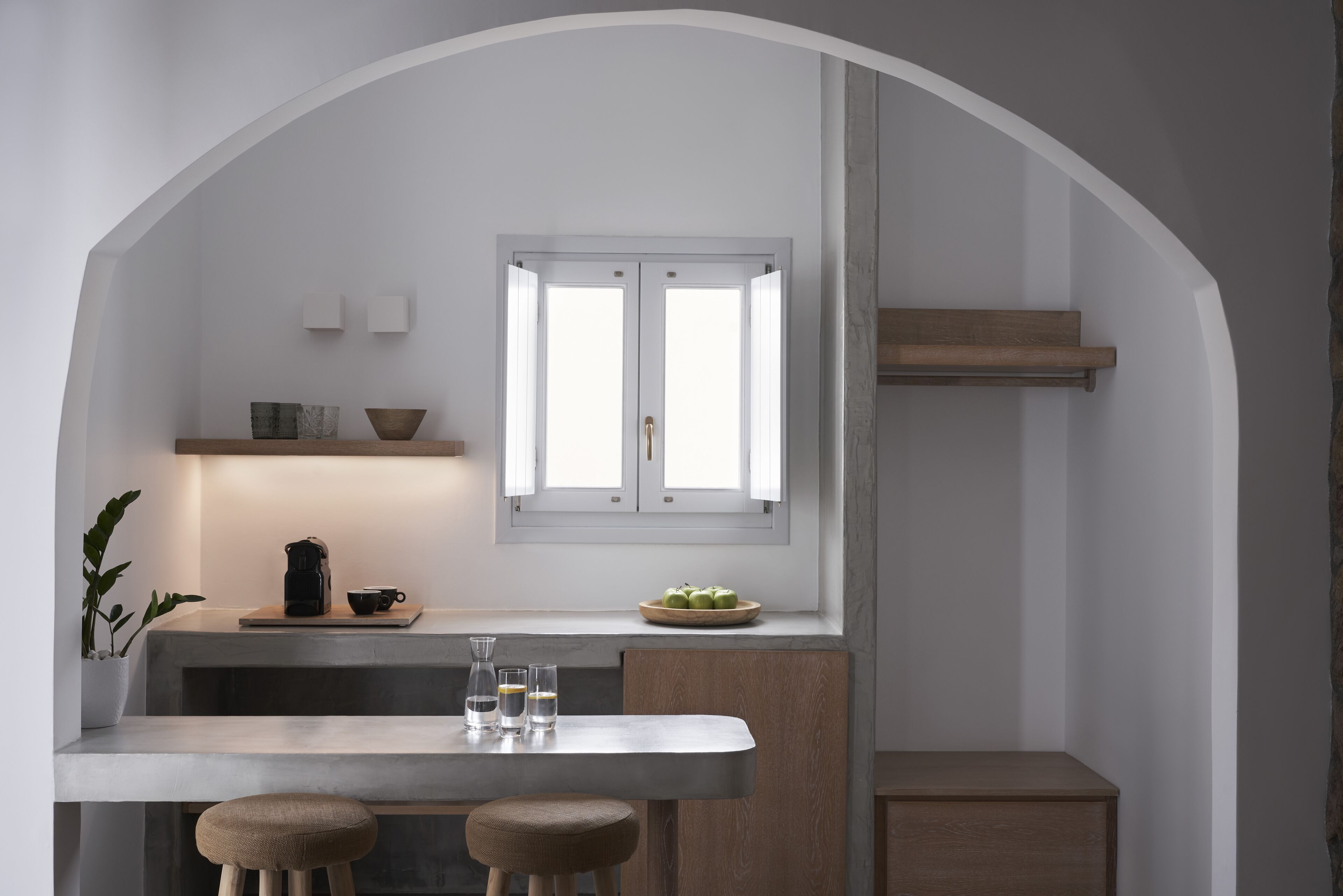 deluxe suite, 1 bedroom | private kitchen | fridge, coffee/tea maker, electric kettle