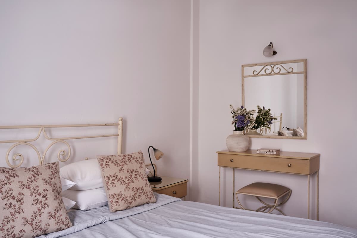 1 bedroom, in-room safe, desk, soundproofing