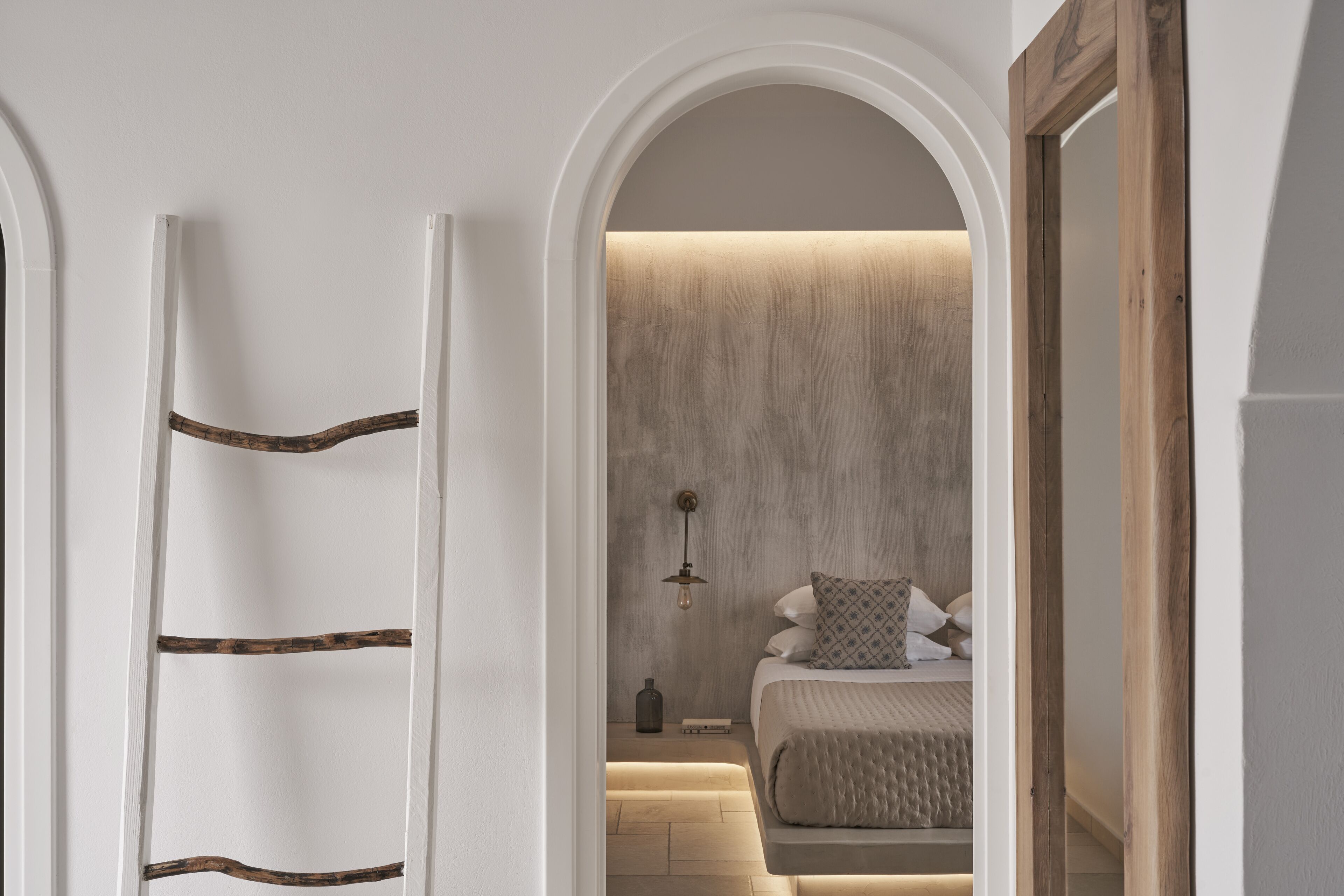 deluxe suite, one bedroom, hot tub, sea view | 1 bedroom, in-room safe, desk, soundproofing