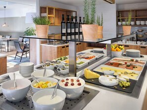 Tägliches Frühstücksbuffet (20 EUR pro Person)