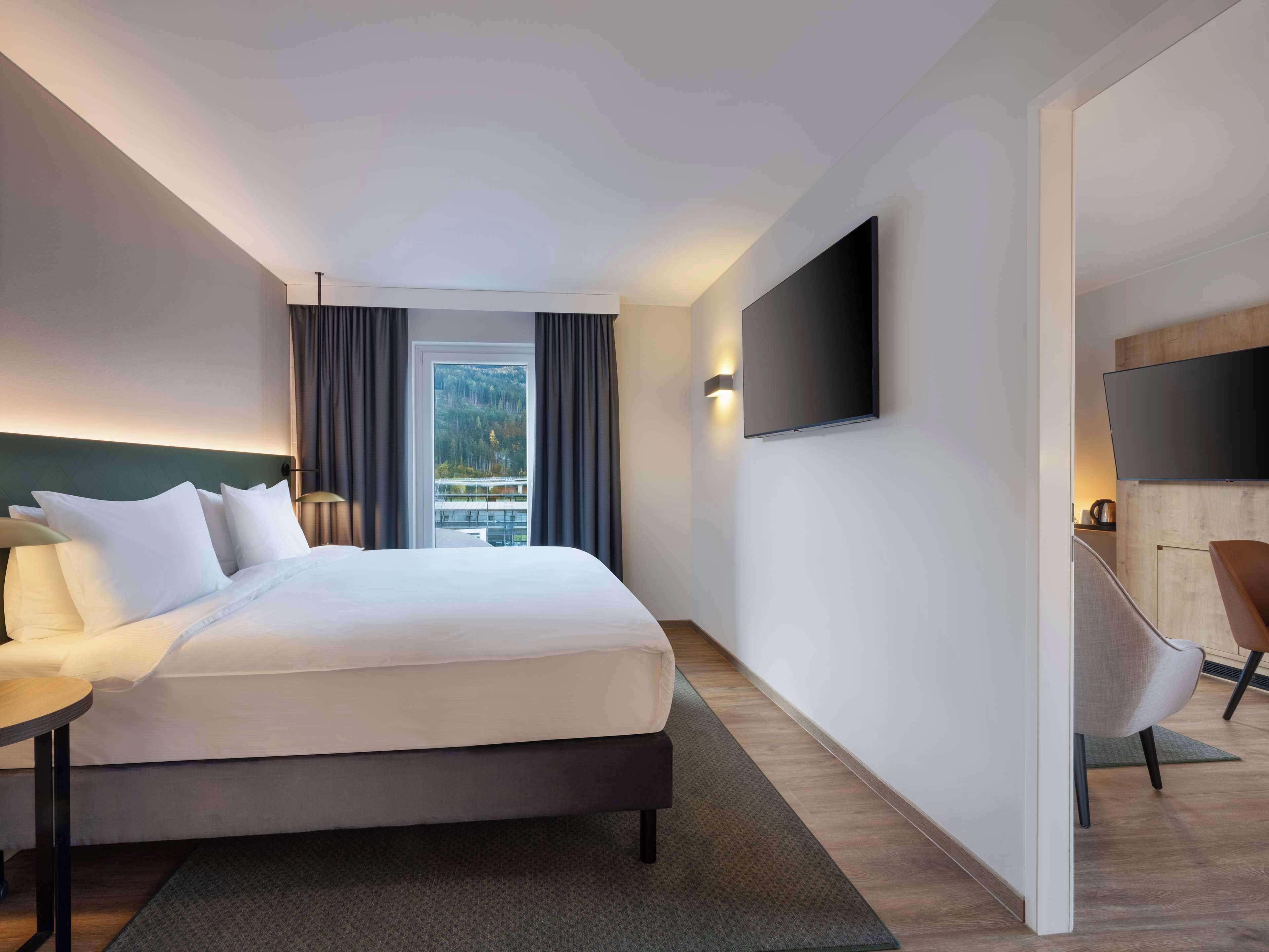 deluxe room, 1 king bed with sofa bed, corner | 1 bedroom, minibar, in-room safe, desk