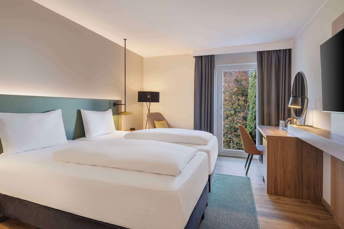 twin room, 1 single bed | 1 bedroom, minibar, in-room safe, desk