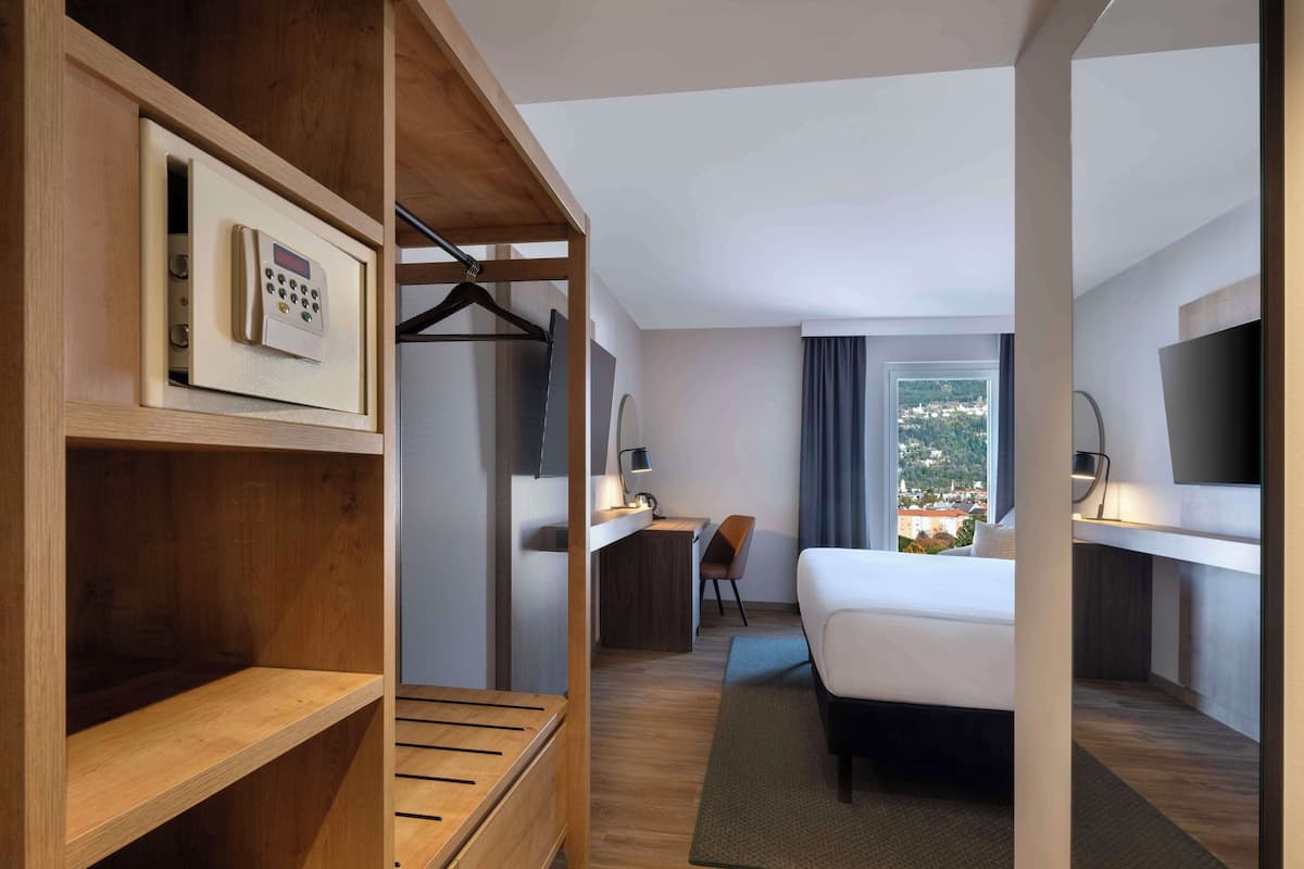 1 Schlafzimmer, Minibar, Zimmersafe, Schreibtisch