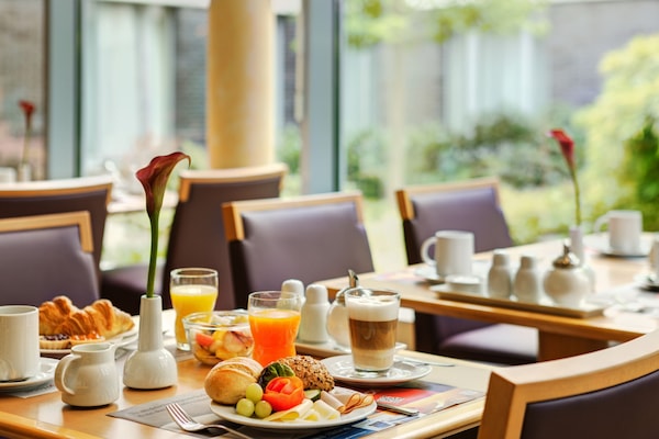 Daily buffet breakfast (EUR 19 per person)