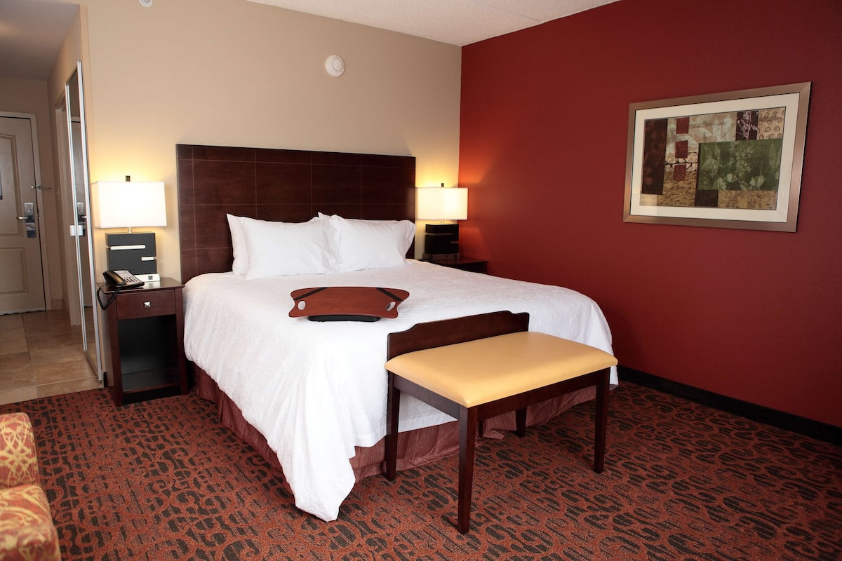 in-room safe, free wifi, bed sheets, alarm clocks