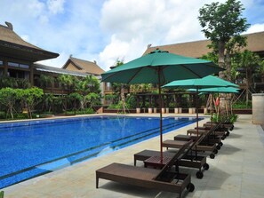 حمّام سباحة خارجي