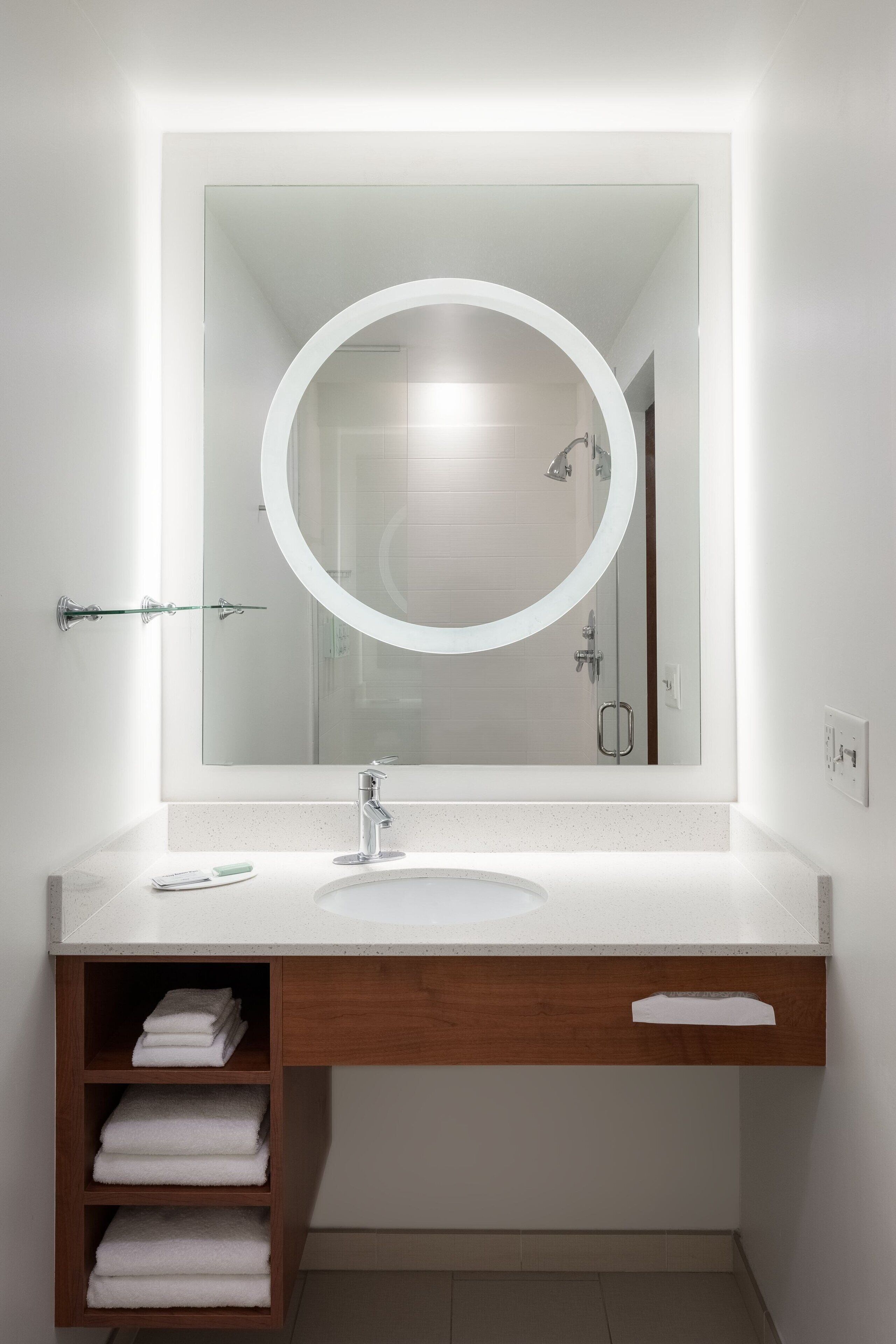 combined shower/bathtub, free toiletries, hair dryer, towels