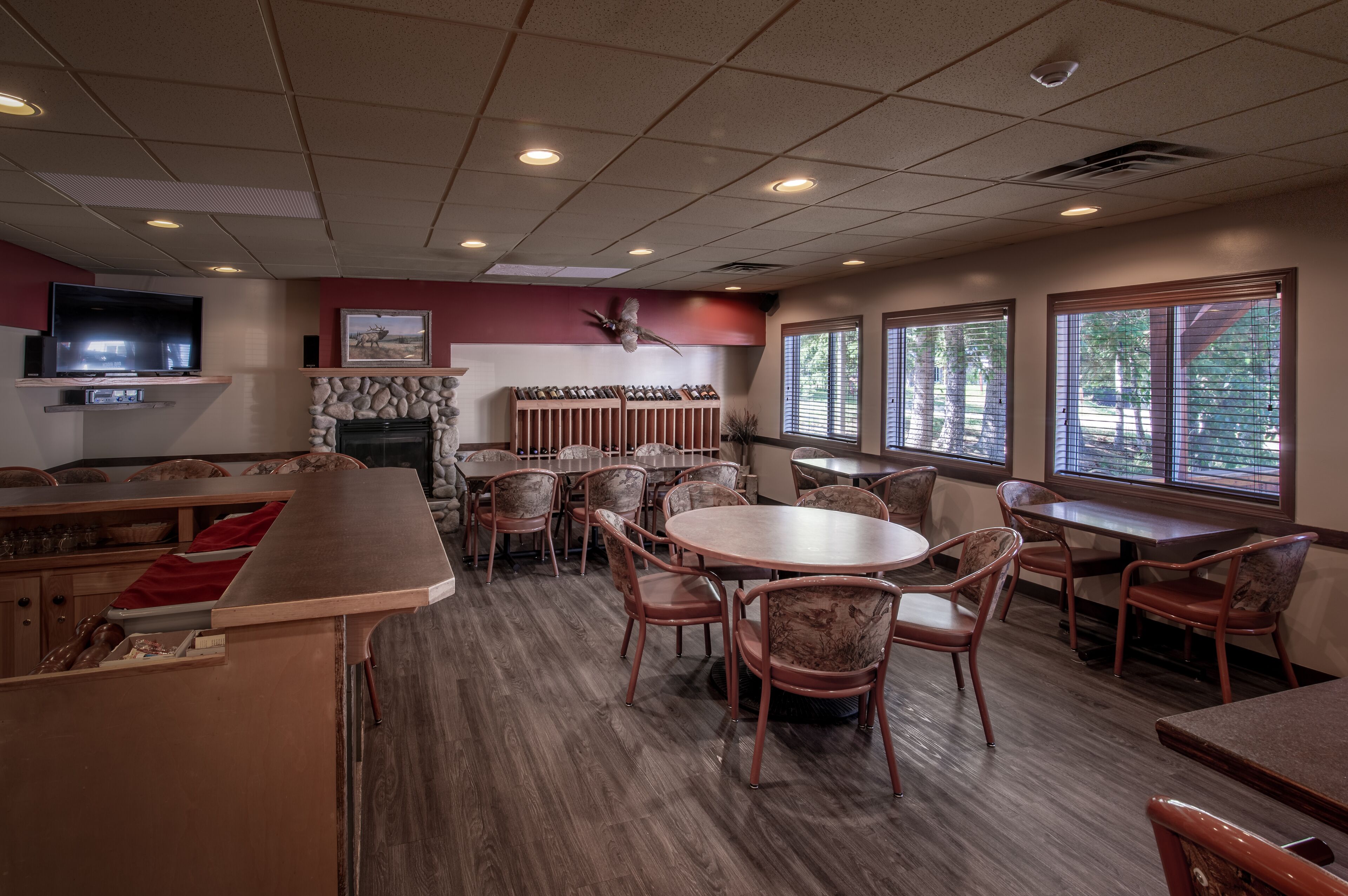 breakfast, lunch, dinner served; american cuisine