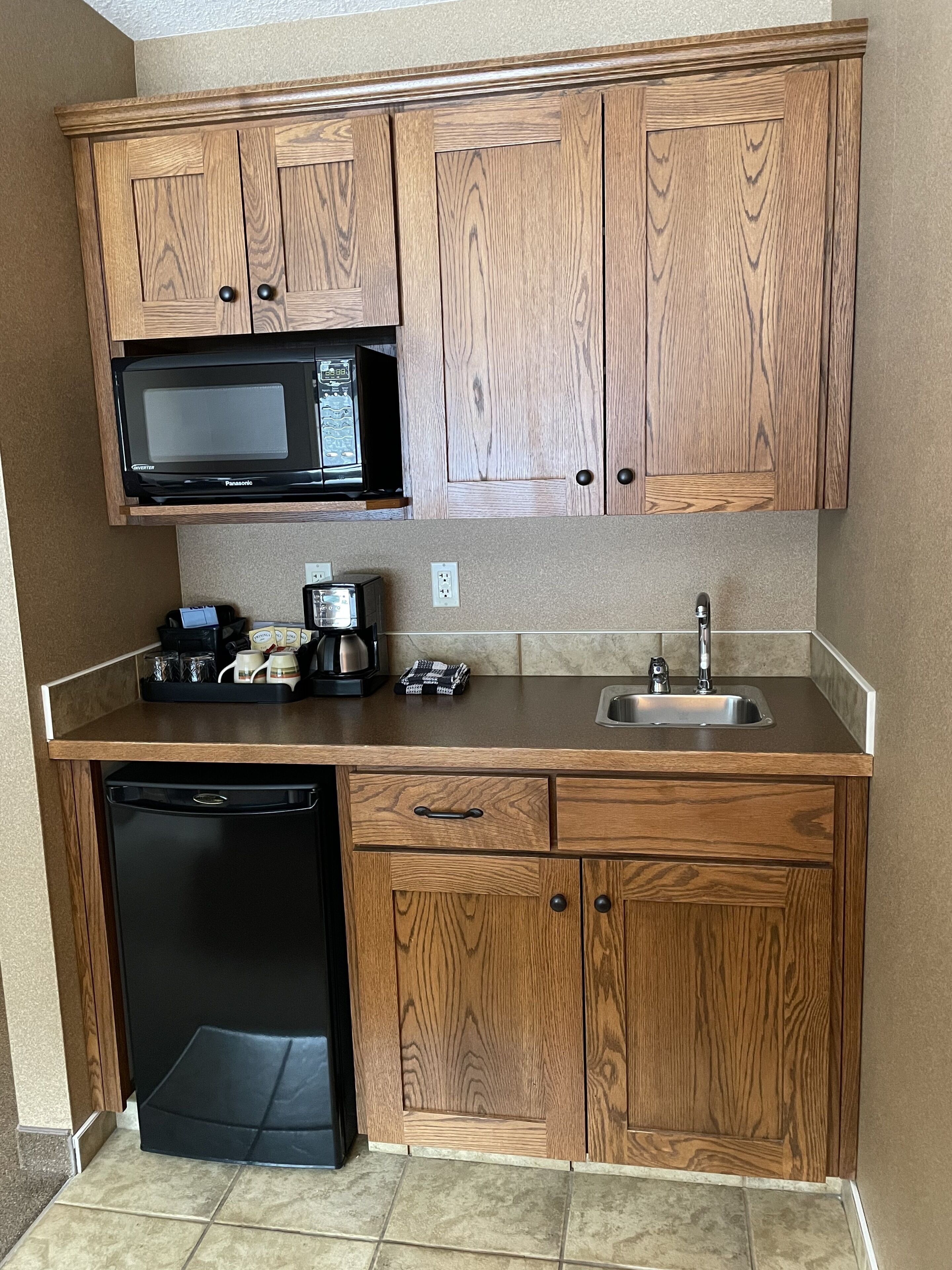 standard room | private kitchenette | fridge, microwave, coffee/tea maker