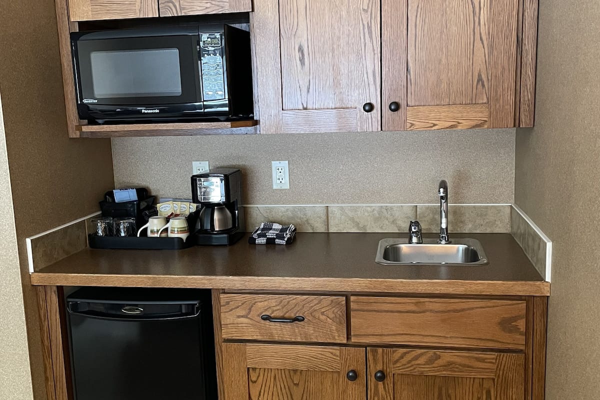 standard room | private kitchenette | fridge, microwave, coffee/tea maker