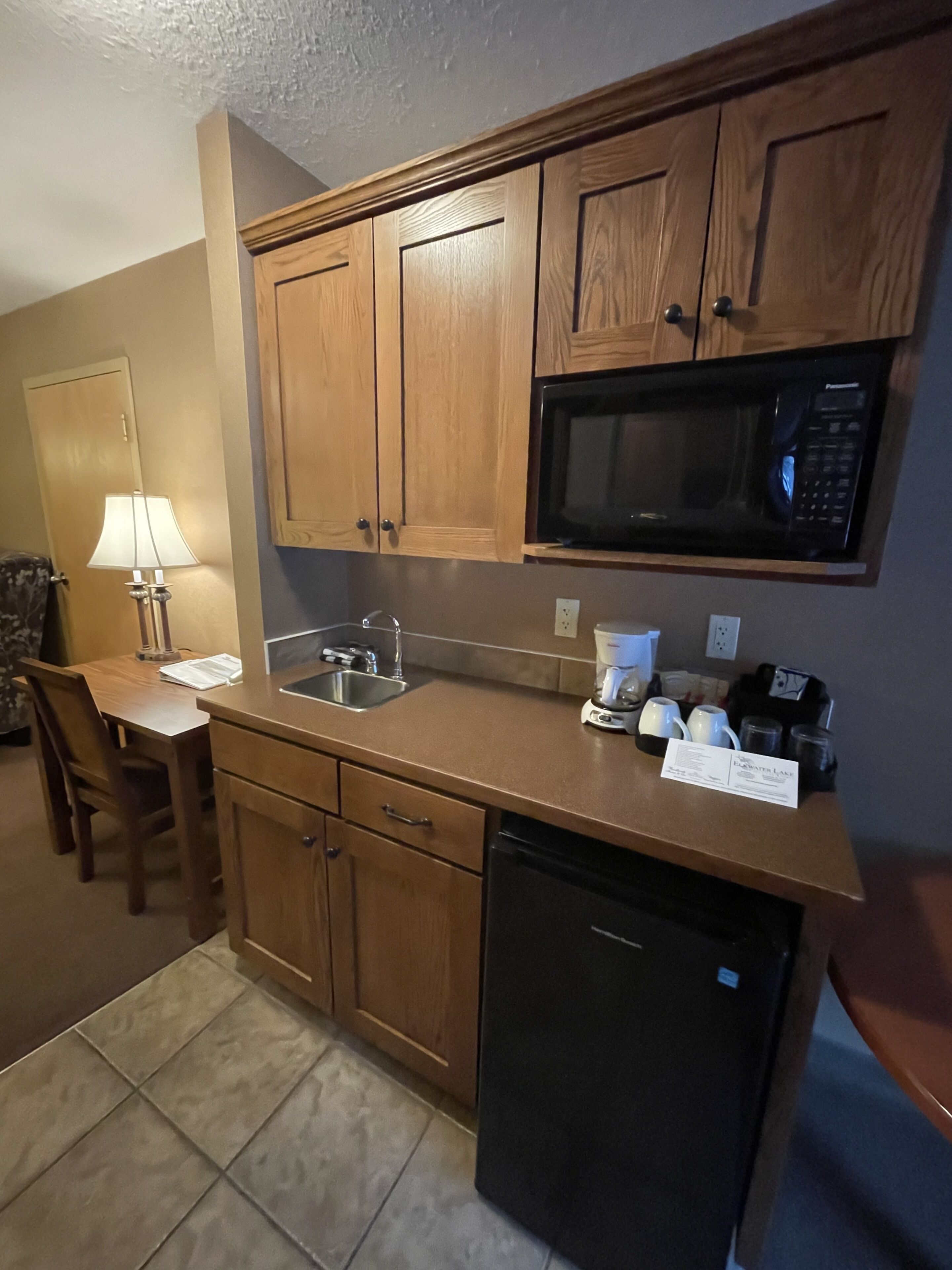 standard room, fireplace | private kitchenette | fridge, microwave, coffee/tea maker