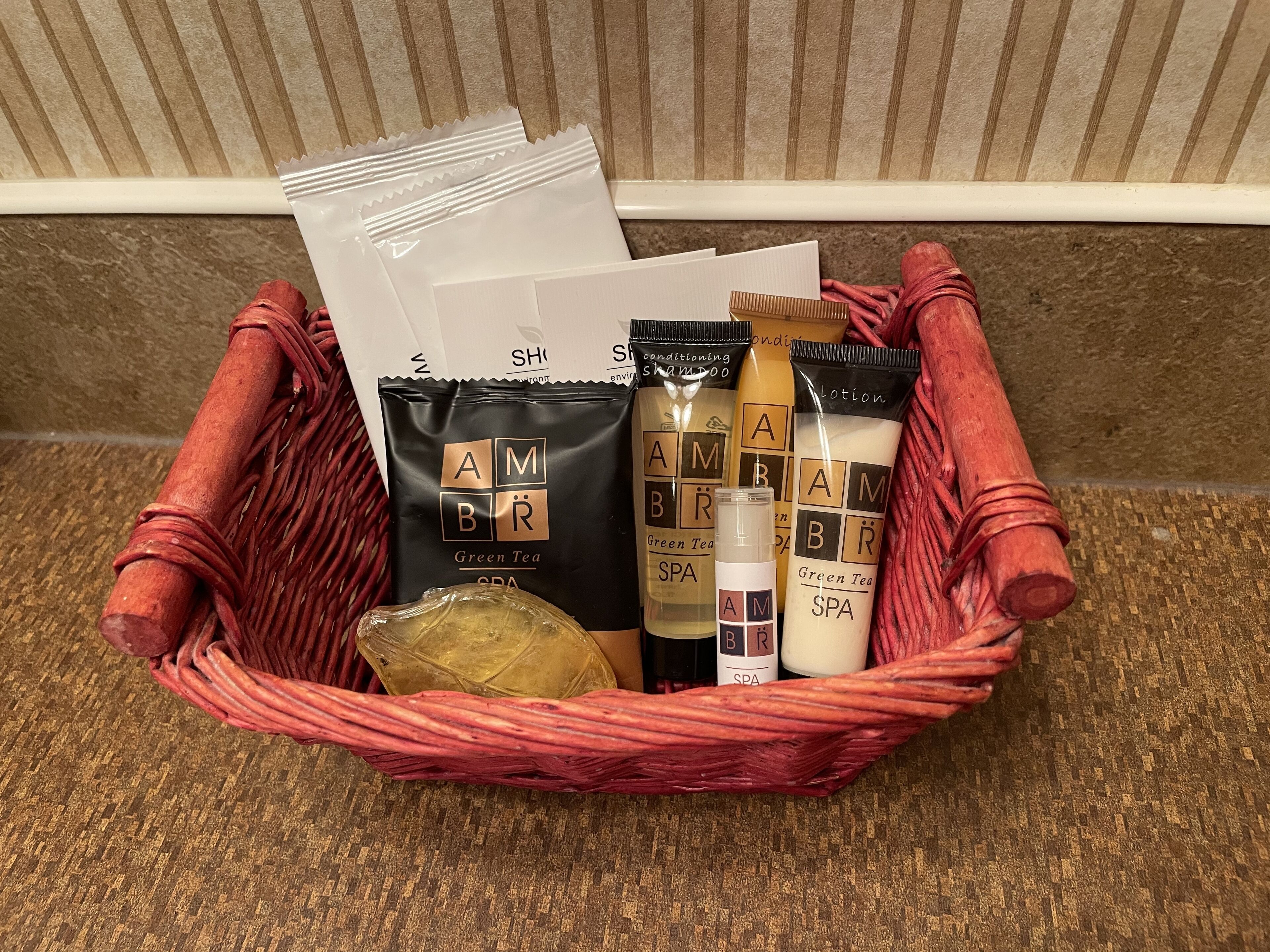 suite, jetted tub | bathroom amenities | free toiletries, hair dryer, towels