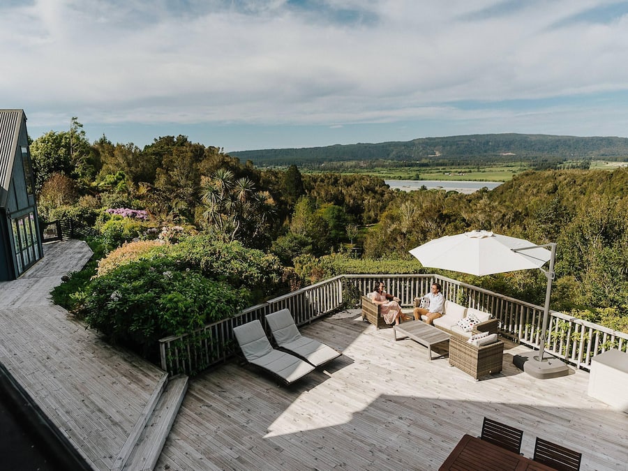 Egyptian cotton sheets, premium bedding, down comforters, pillowtop beds