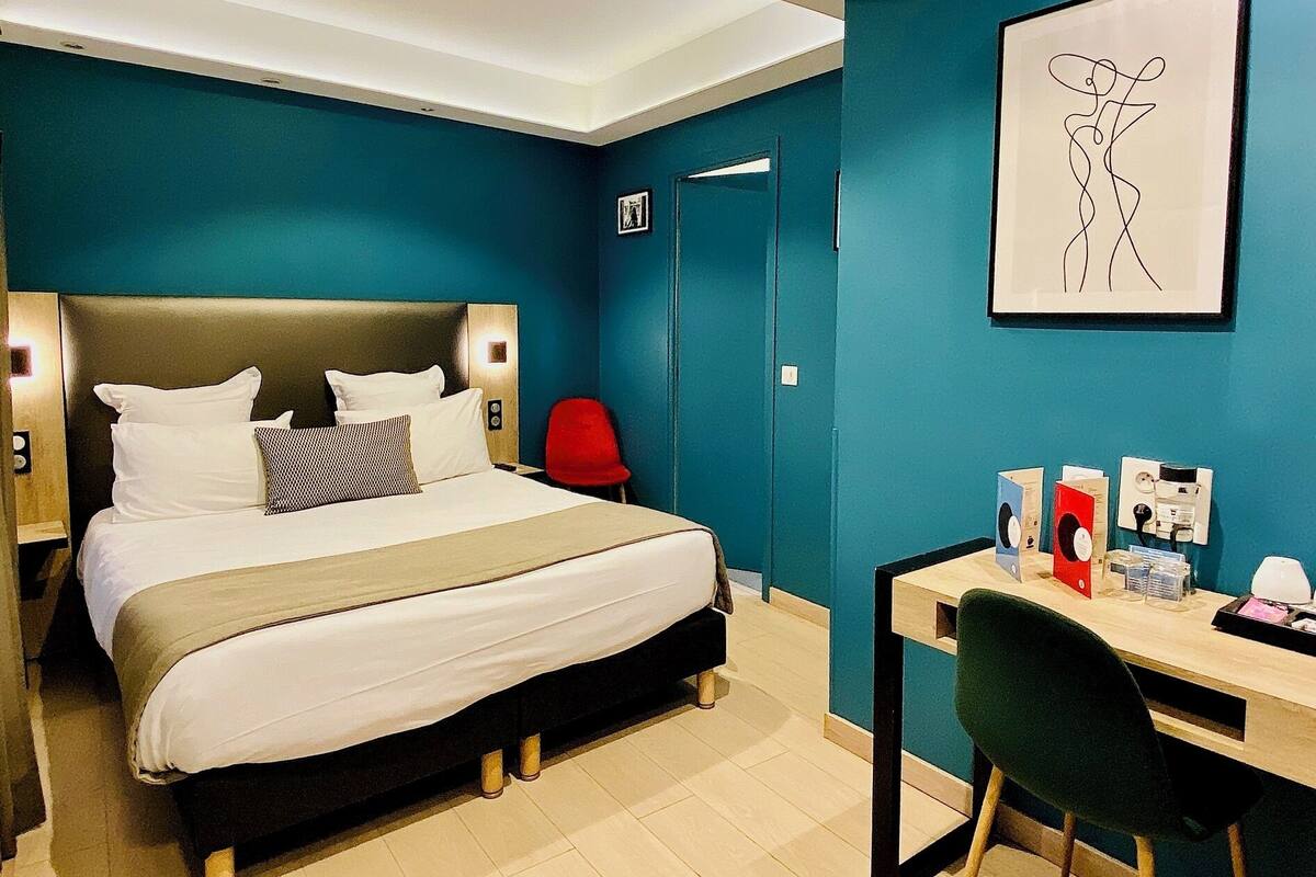 Select Comfort beds, in-room safe, desk, laptop workspace