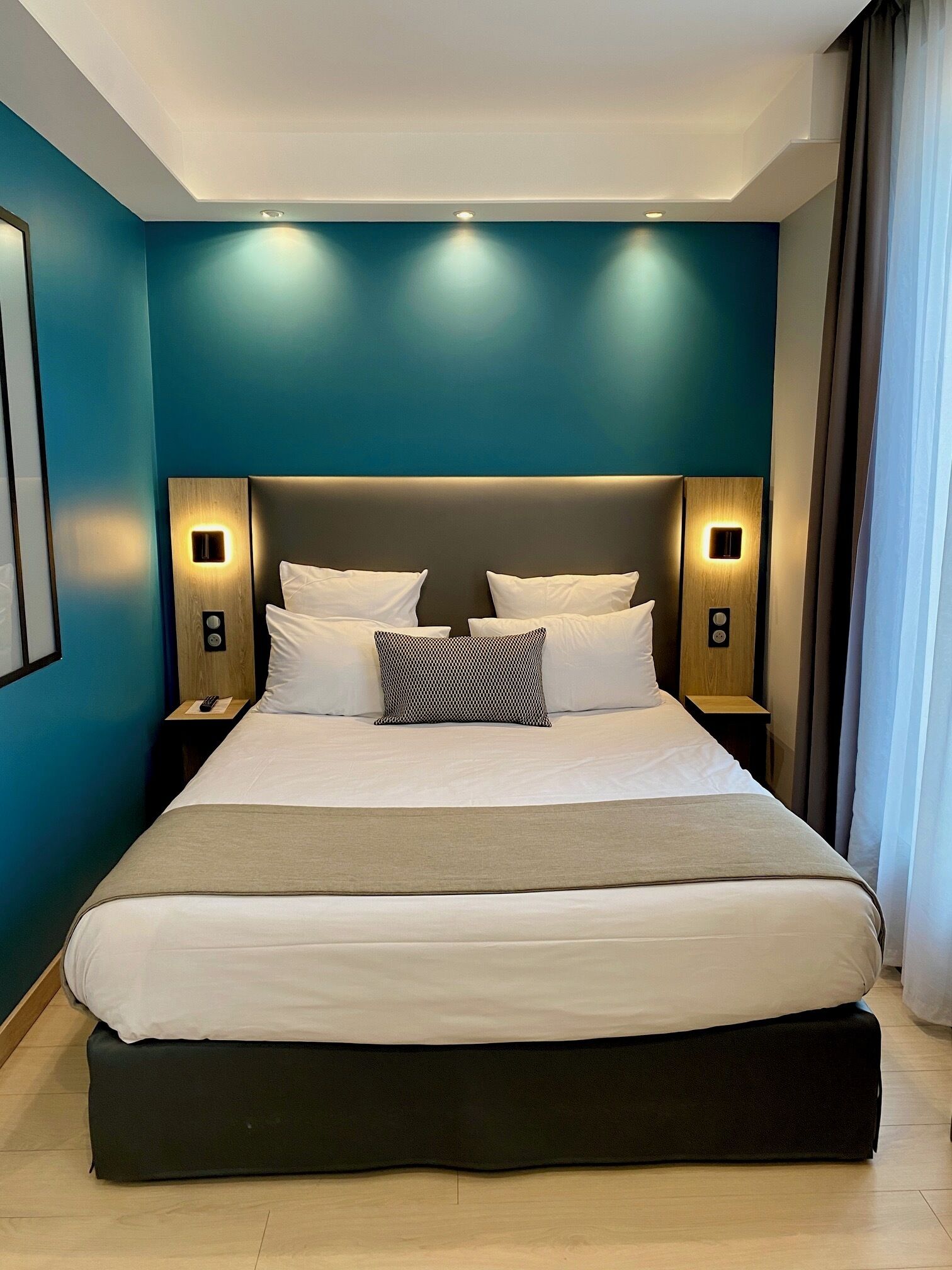 슈피리어룸 | 셀렉트 컴포트 침대, 객실 내 금고, 책상, 노트북 작업 공간