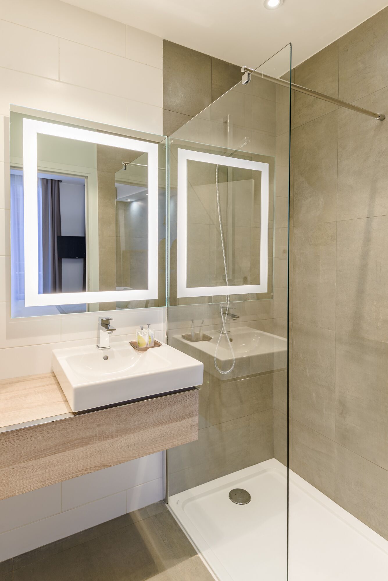 double room | bathroom | shower, free toiletries, hair dryer, towels