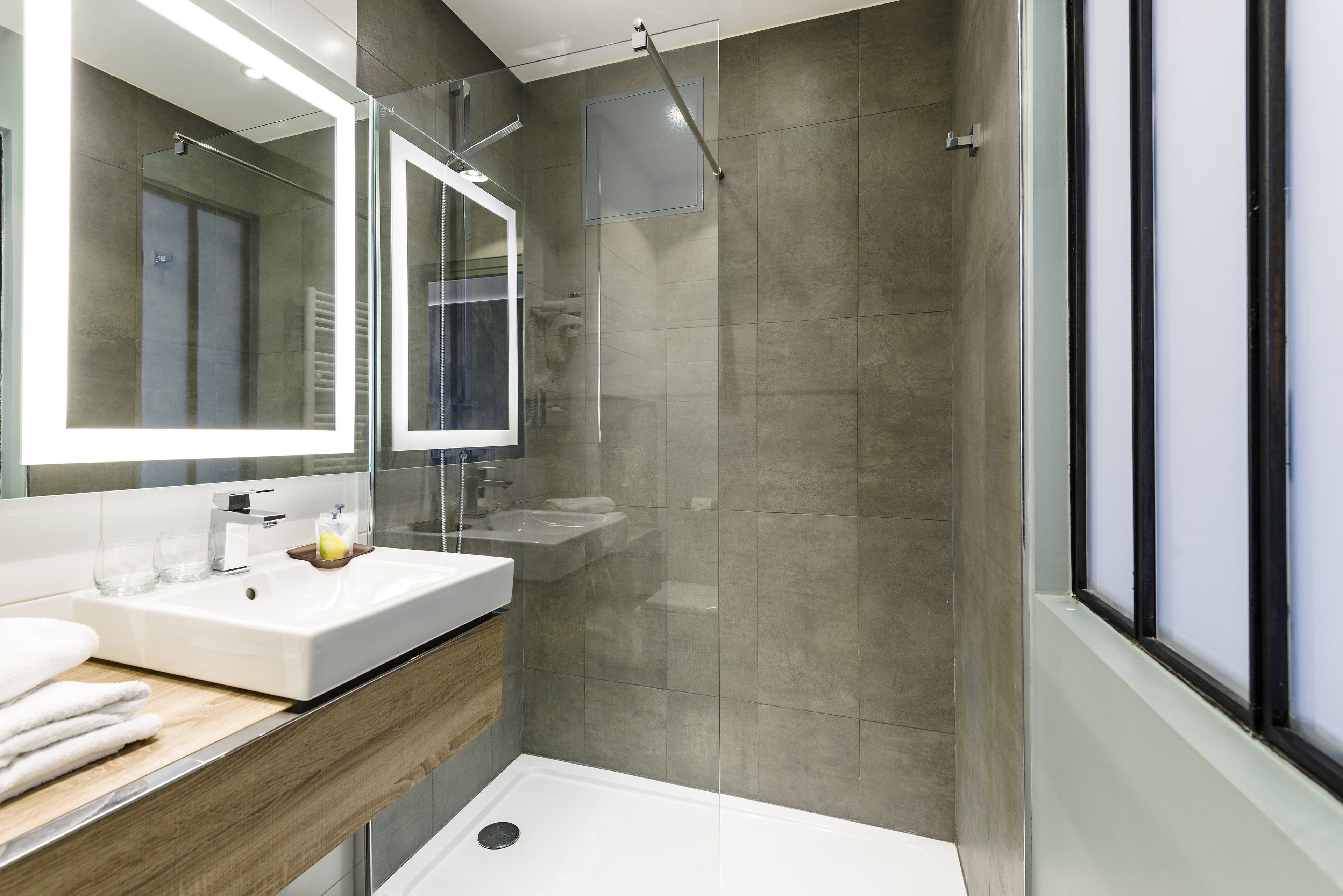 superior room | bathroom | shower, free toiletries, hair dryer, towels